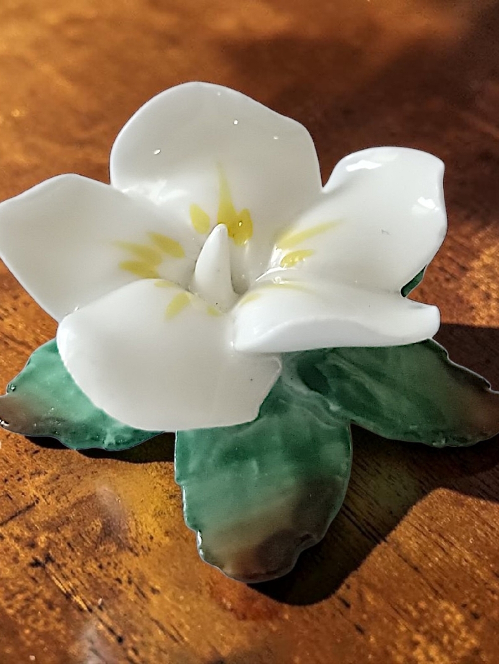 Artone Gardenia Brooch Pin Flower Floral Bone China White England Vintage Dainty